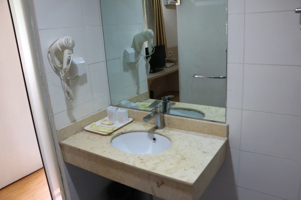 גואנגג'ואו Yixin Business Hotel מראה חיצוני תמונה