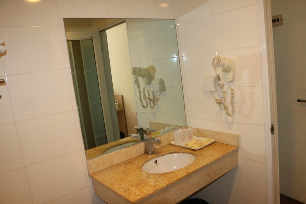 גואנגג'ואו Yixin Business Hotel מראה חיצוני תמונה